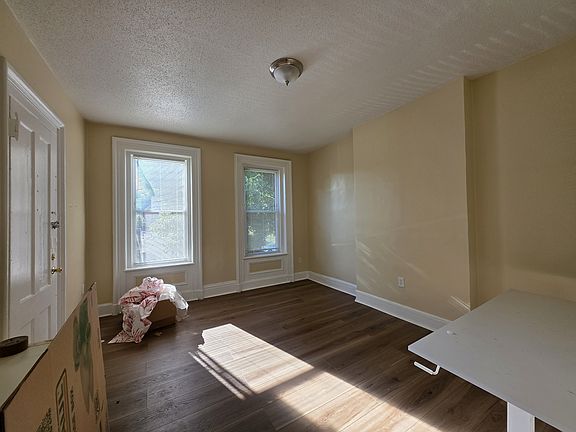 5th image of 105 Beers St #1