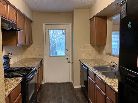 4th image of 615 Montreal Dr