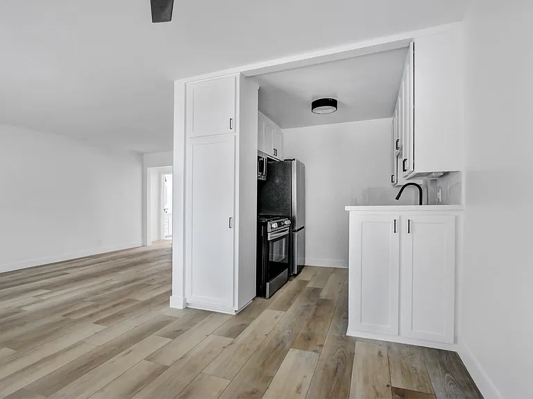 514 N Hayworth — Photo 5