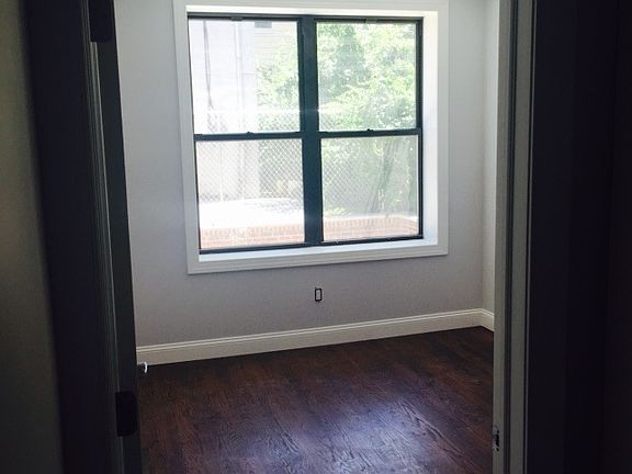 4th image of 3517 29th St APT 1R
