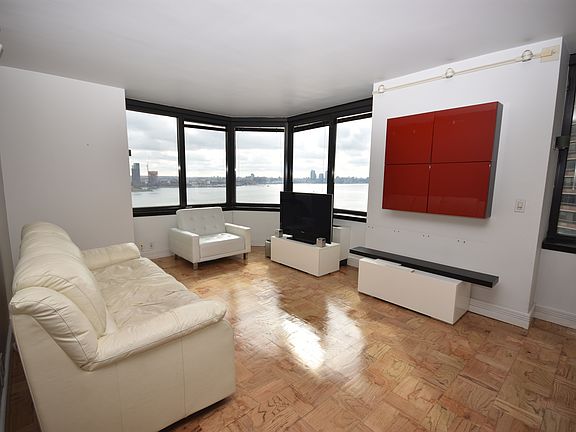 3rd image of 415 E 37th St APT 18A