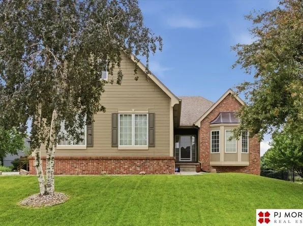 17621 Prestwick Ave, Omaha, NE 68136