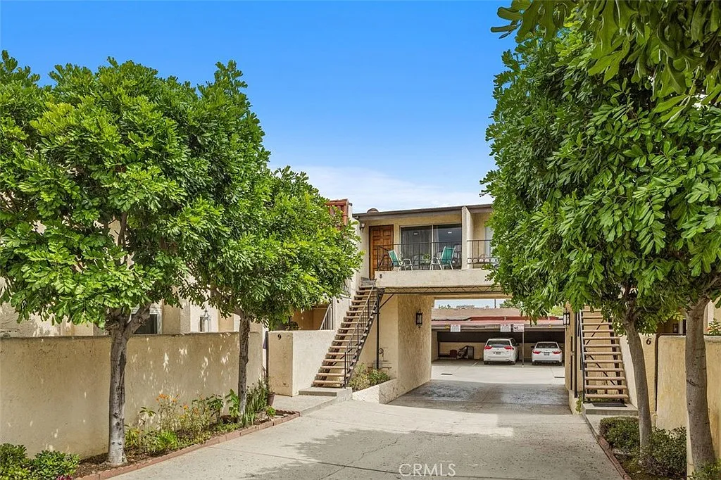 2 bed, 1104 sqft, $2,900 — Photo 2