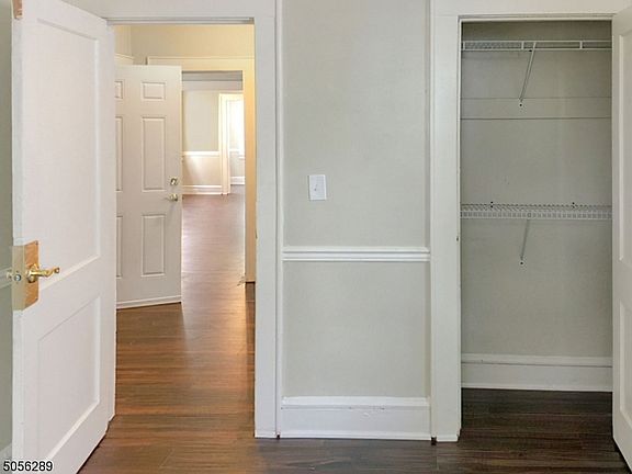 4th image of 137 Willowdale Ave