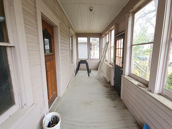 2nd image of 607 Pillsbury Ave