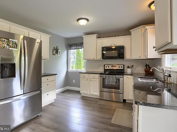 4th image of 755 Green Hill Dr