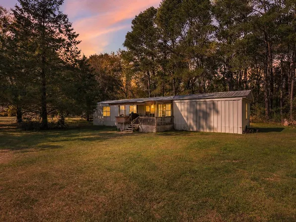 200 Sings Ln, Holly Hill, SC 29059