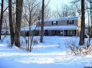 2 Acorn Grv, Ballston Lake, NY 12019