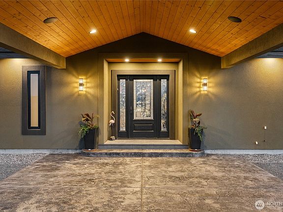 4th image of 111 Wren Loop SW