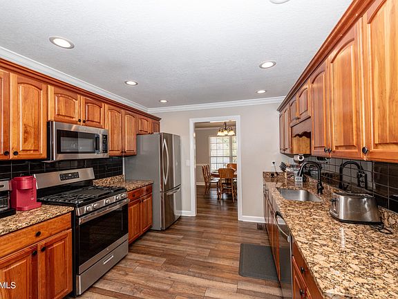 3rd image of 1326 Meadside Dr