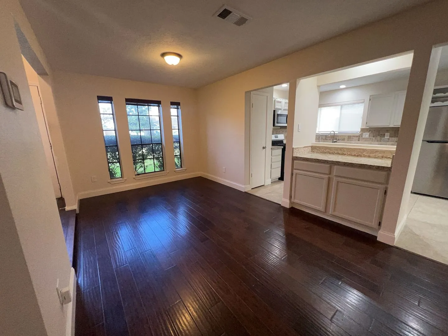 7402 Wood Bluff Blvd - Ask about our No Cash Security Deposit Option — Photo 2