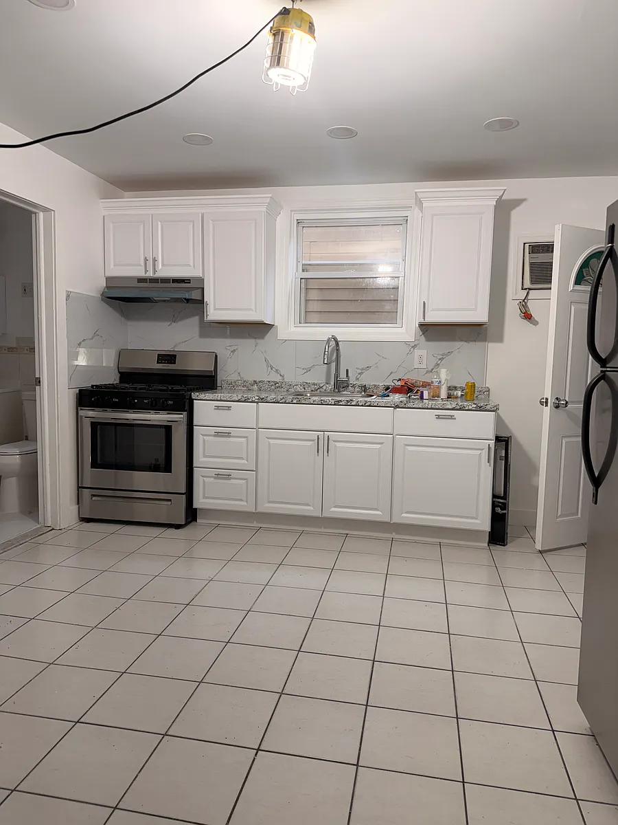 Building Photo - 40 Reynolds Ave #2