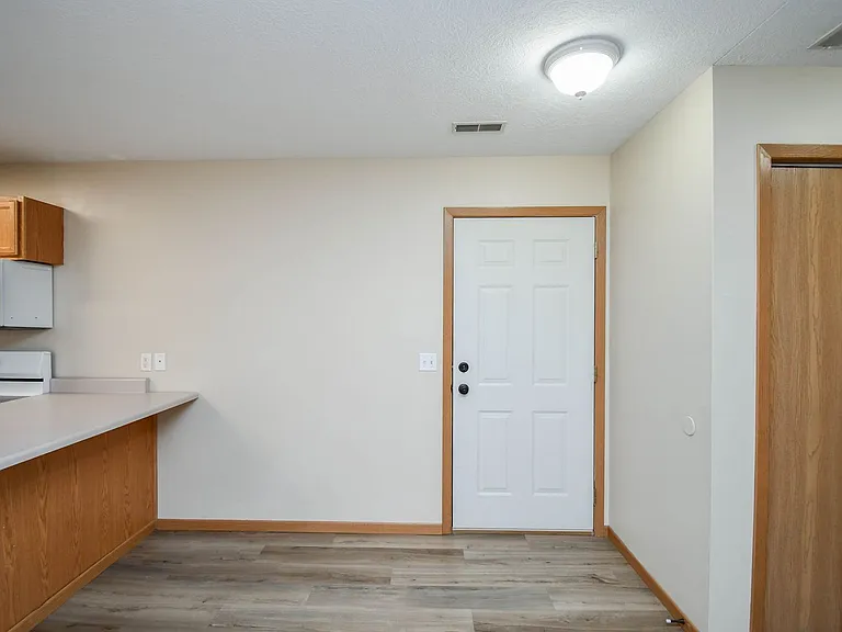 1422 E Redwood Blvd — Photo 6
