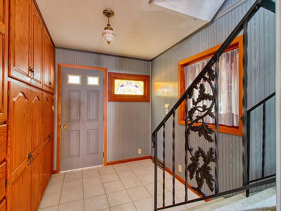 4th image of 807 Fuller St
