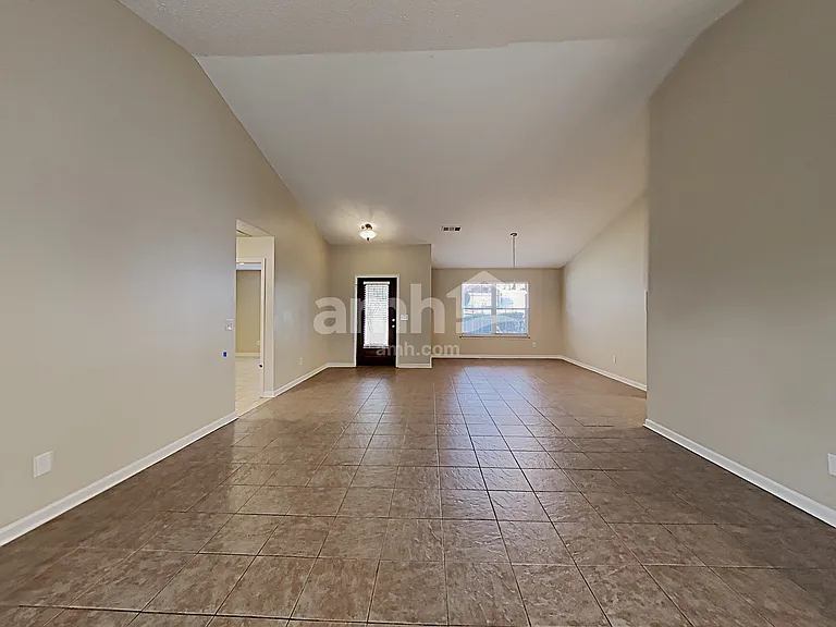 247 Rockingham Dr — Photo 4