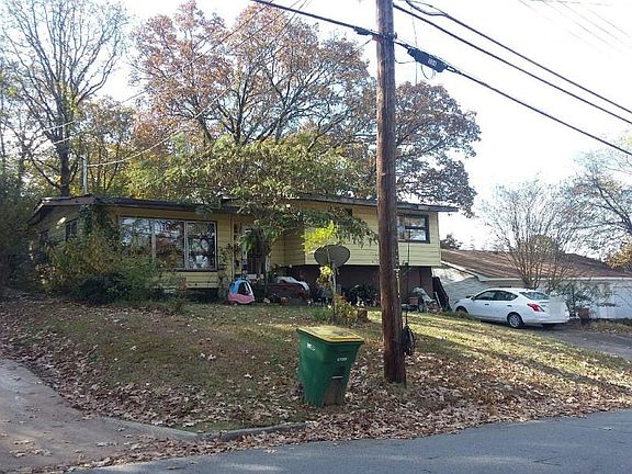 3rd image of 304 W 35th St