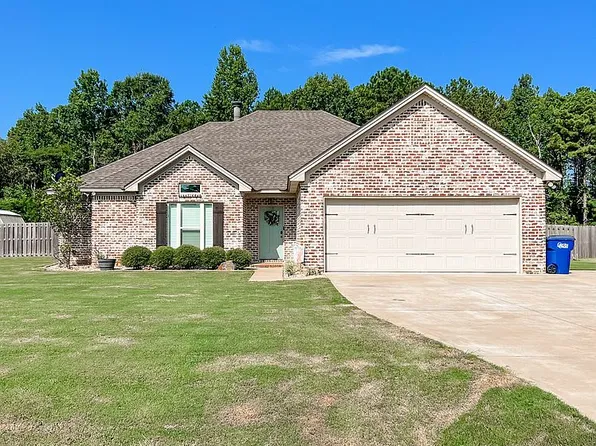 83 Regans Way, Deatsville, AL 36022