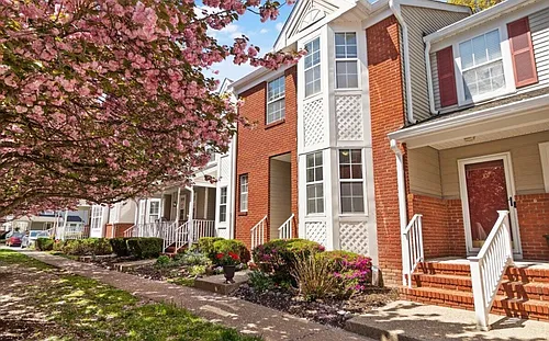 105 Lexington Ct Photo 1