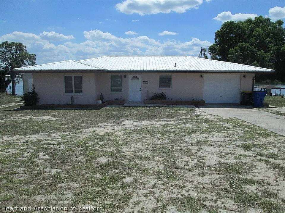 38 Lake Henry Dr