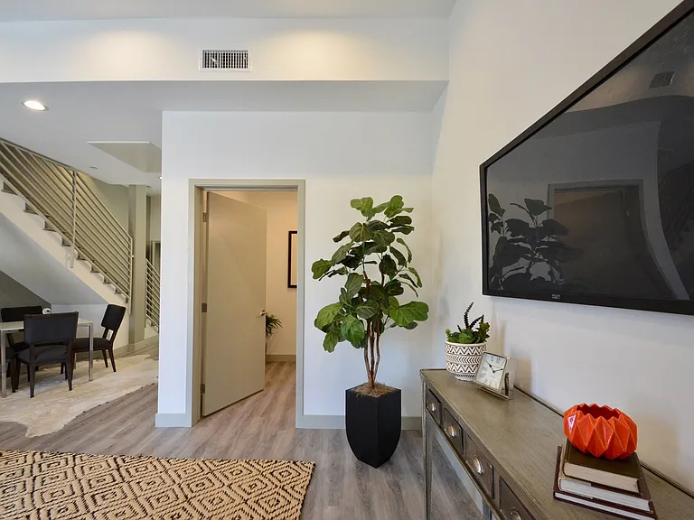 Lido Apartments - 4025 Grandview — Photo 36
