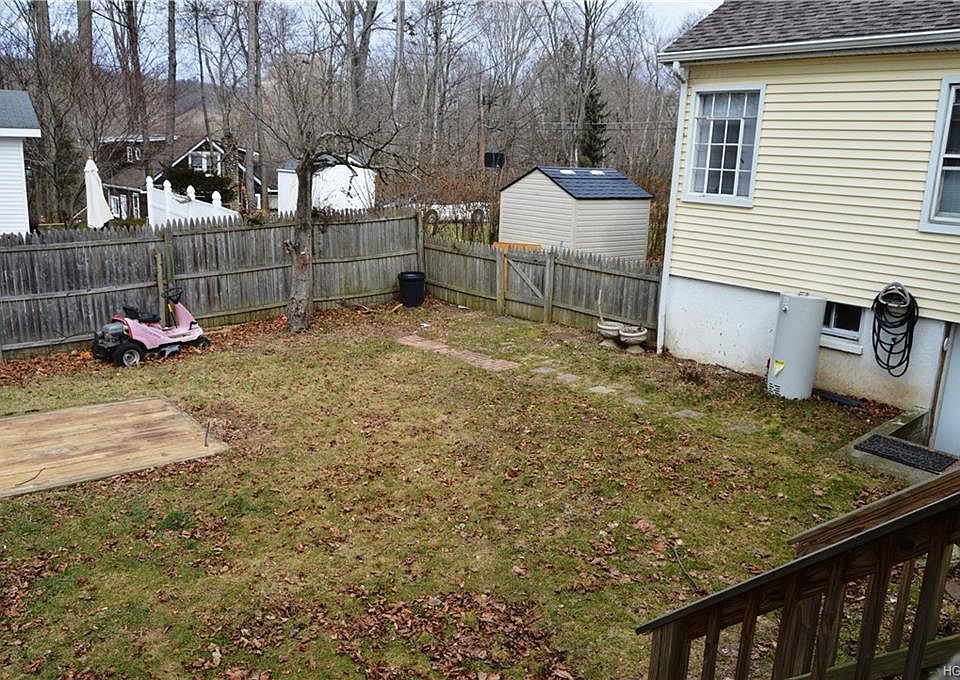 1st image of 23 Hollow Brook Ct W