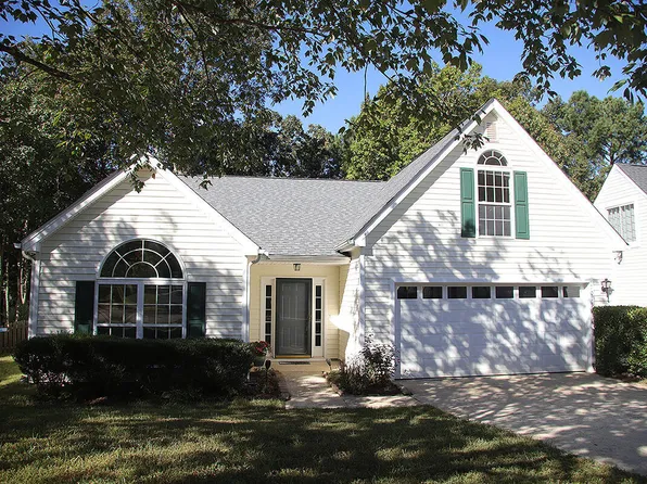 7015 Englehardt Dr, Raleigh, NC 27617