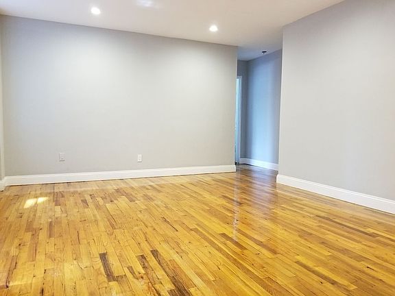 5th image of 922 Bronx Park S APT 4A
