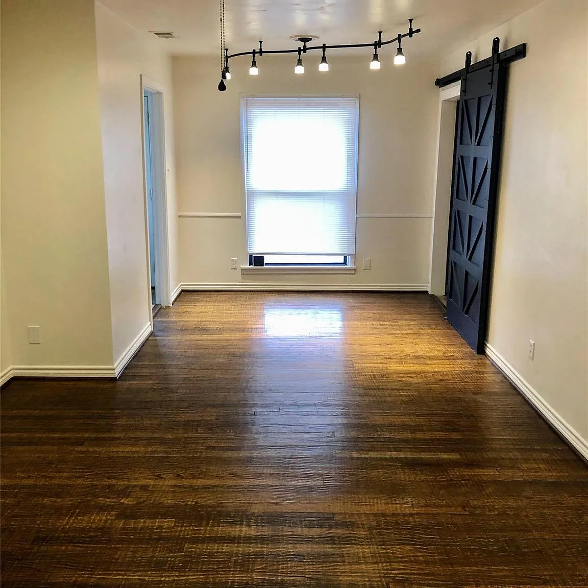 3 bed, 1070 sqft, $1,895 — Photo 3