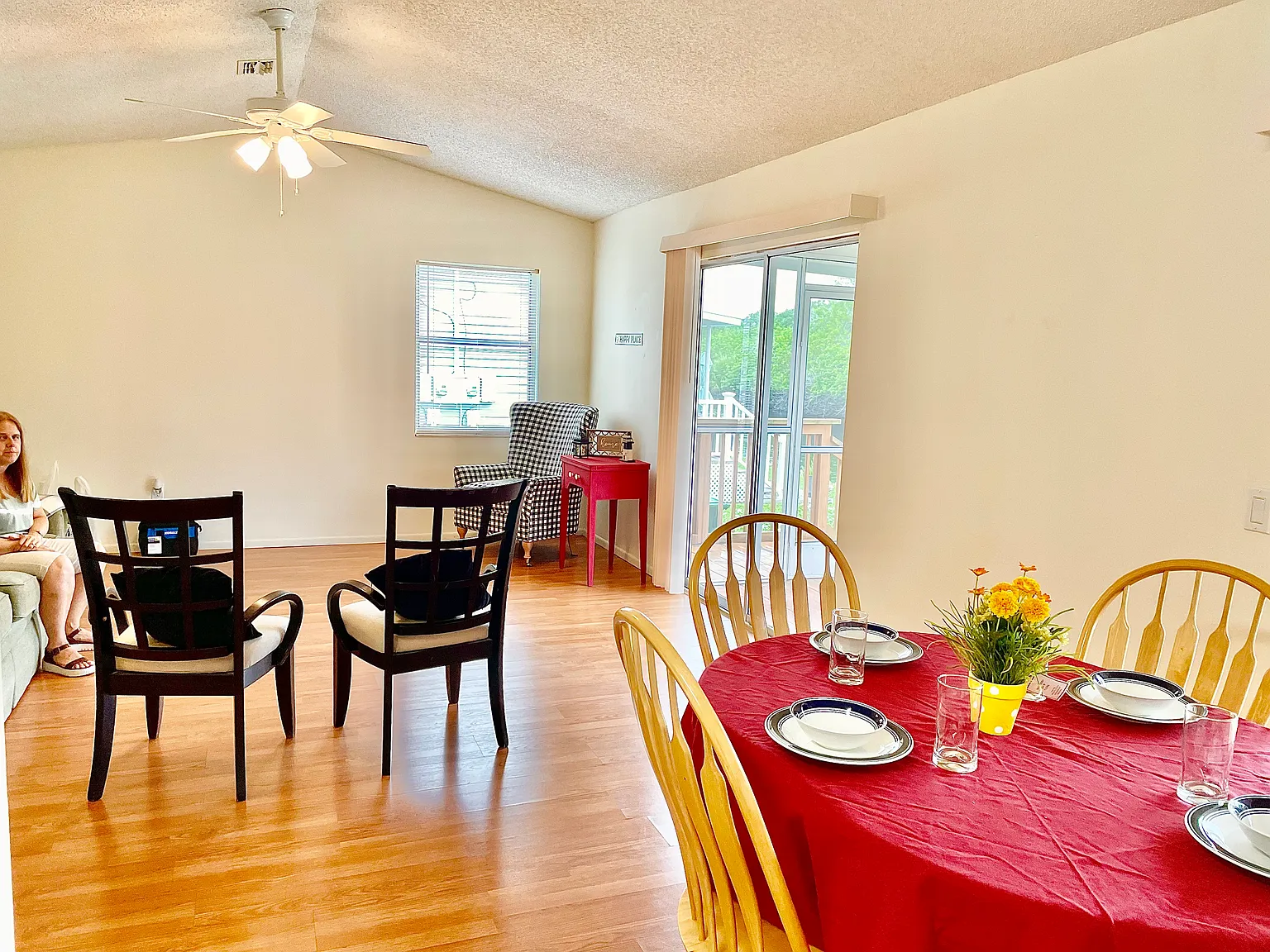 2 bed, 868 sqft, $1,200 — Photo 2
