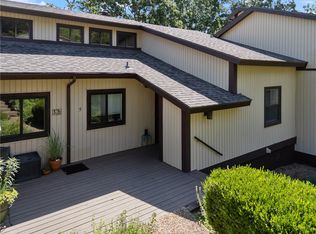 5 White Oak Ln, Holiday Island, AR 72631