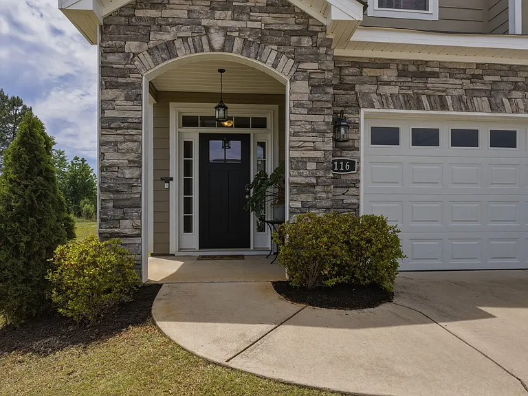 116 Dublin Loop — Photo 2