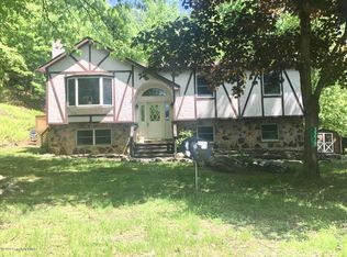 3217 Carlisle Ct, Bushkill, PA 18324