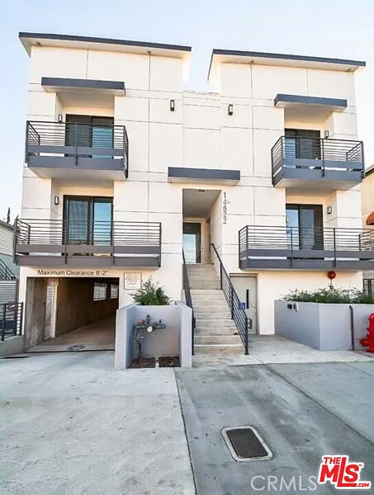 14822 Magnolia Blvd #105