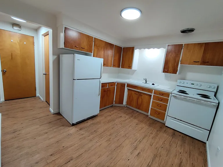 1023 & 1025 E Coeur D Alene Ave — Photo 6