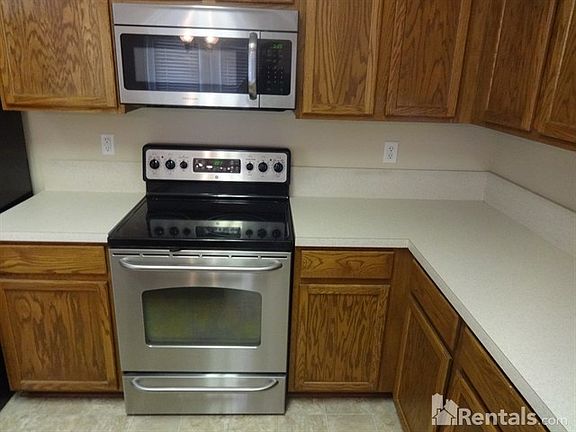 5th image of 2728 Woodsdale Dr