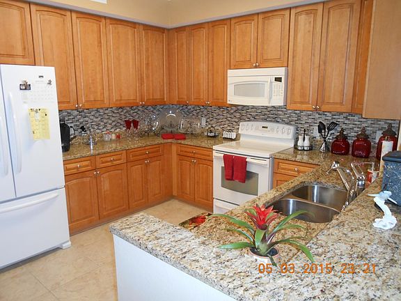 Gourmet Kitchen fully stocked