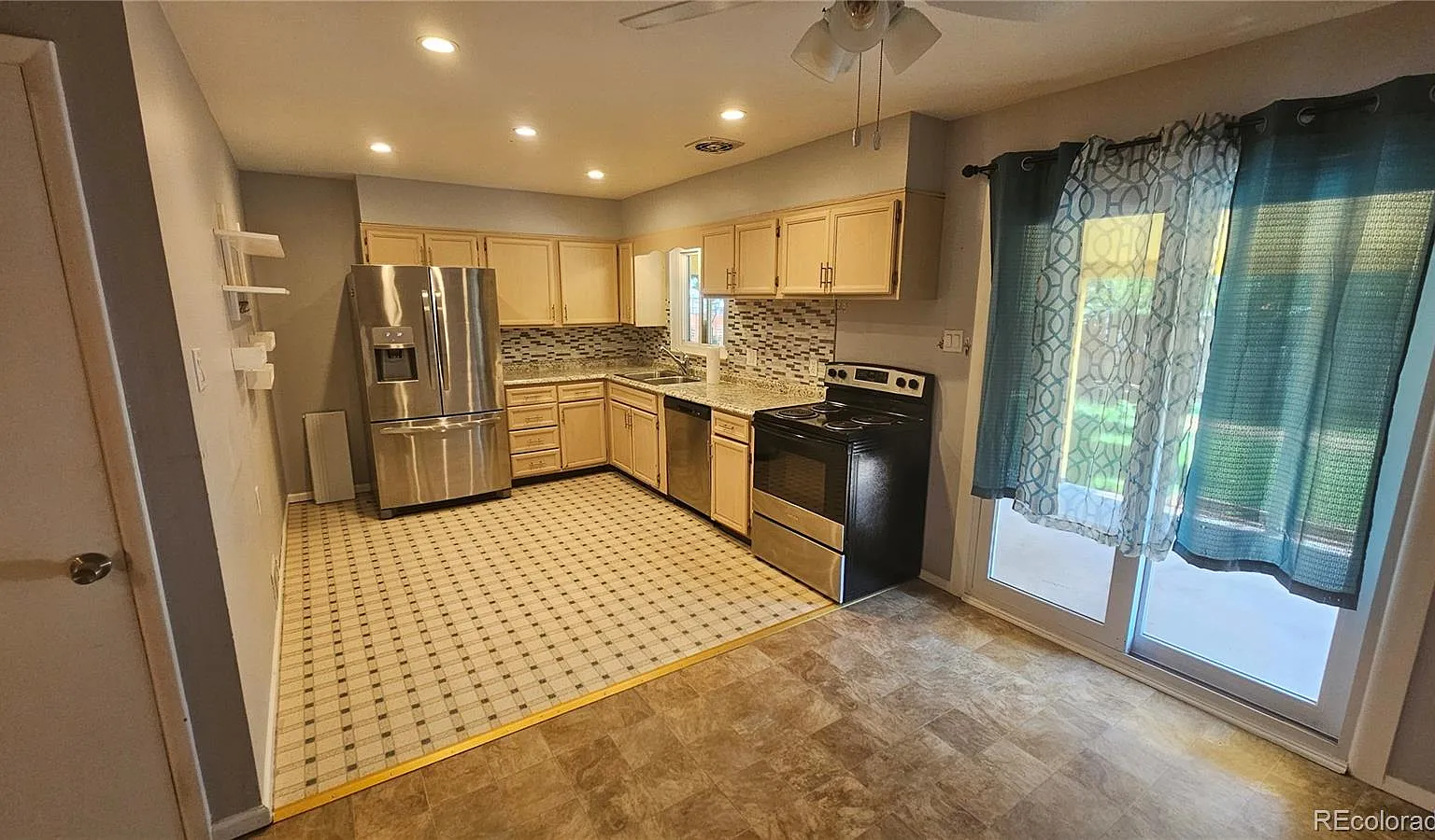 4 bed, 2.0 bath, 1416 sqft, $3,100 — Photo 3