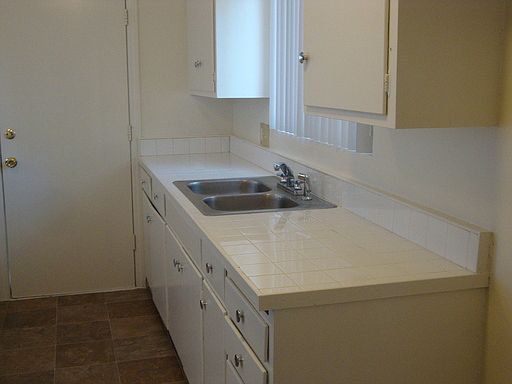 4th image of 159-61 Plymouth Dr