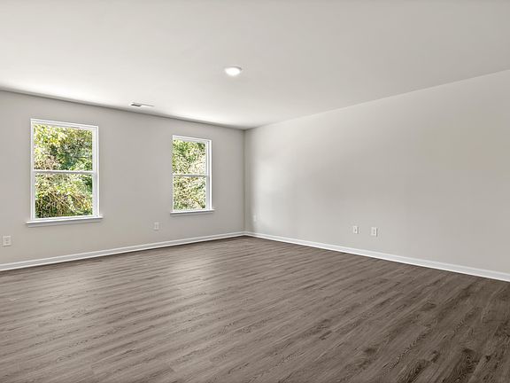 5th image of 306 Elm St