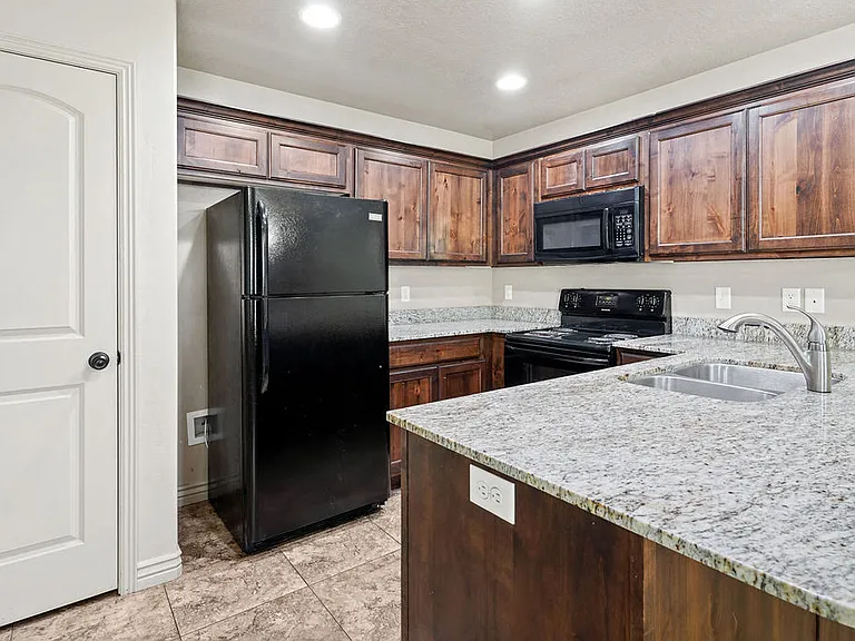 Angels Landing Townhomes — Photo 7