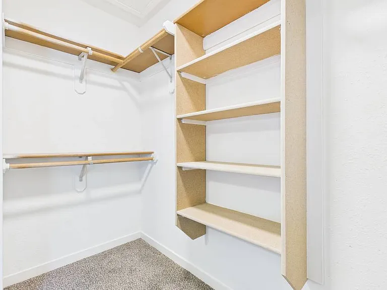 1206 Foxridge Dr — Photo 35