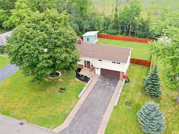 5th image of 70 Ashley Dr