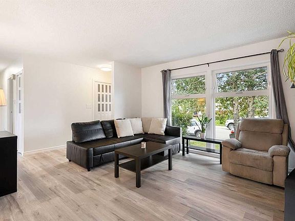 4th image of 100 W Marbrooke Cir NE