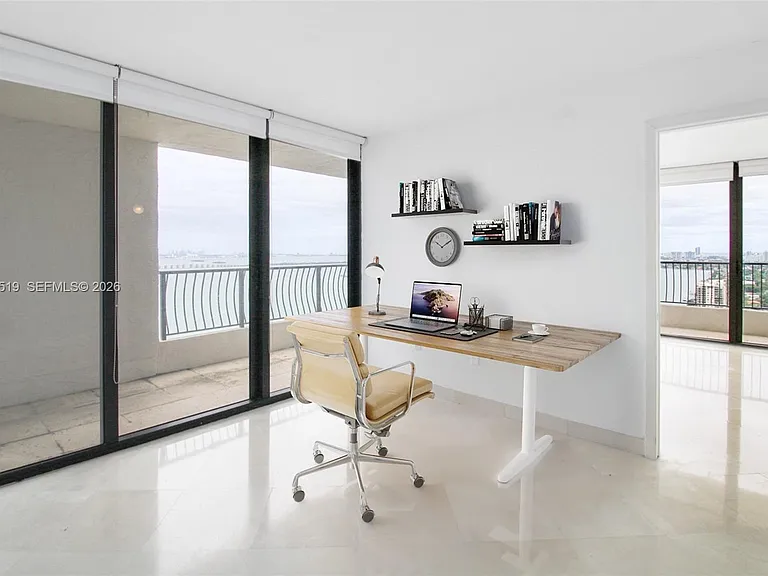 555 NE 15th St #31C — Photo 8