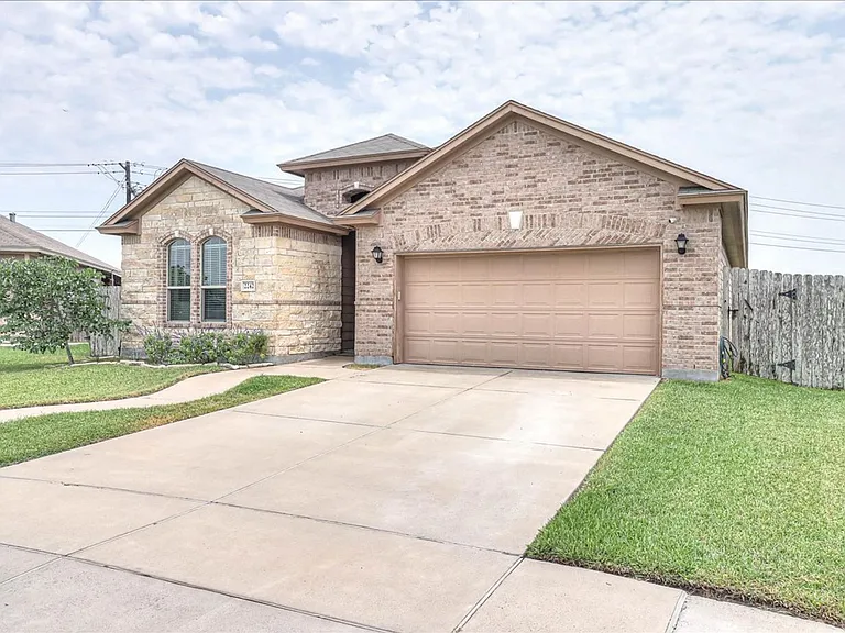2242 Anacua St — Photo 3