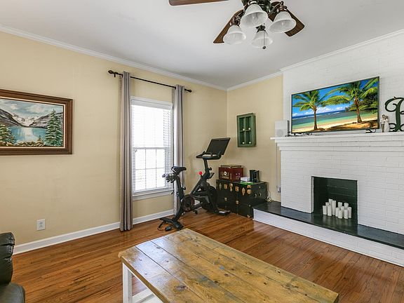 4th image of 413 E Woodall St