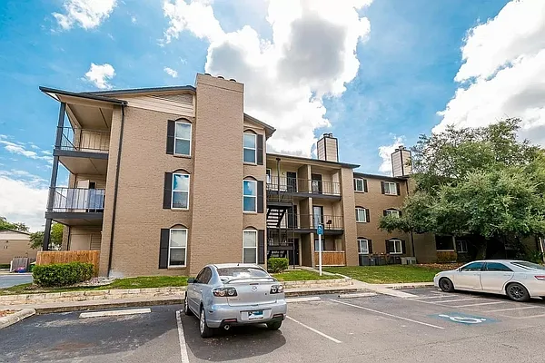City Summit Apartments — Photo 28
