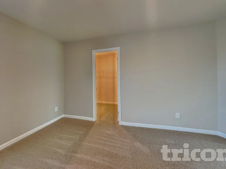 260 Chedworth Dr — Photo 13