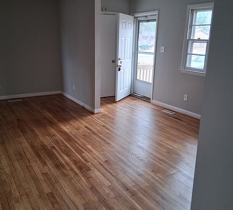 2nd image of 946 Center Ave