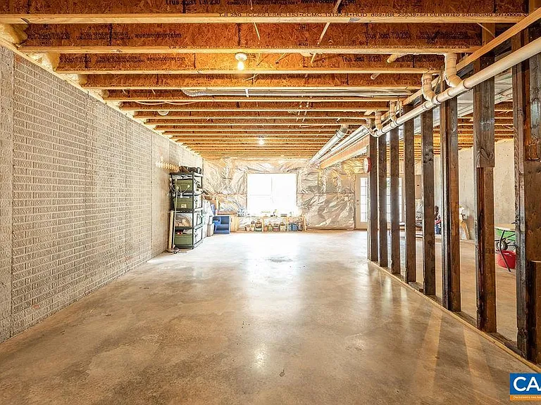 2427 Winthrop Dr — Photo 13